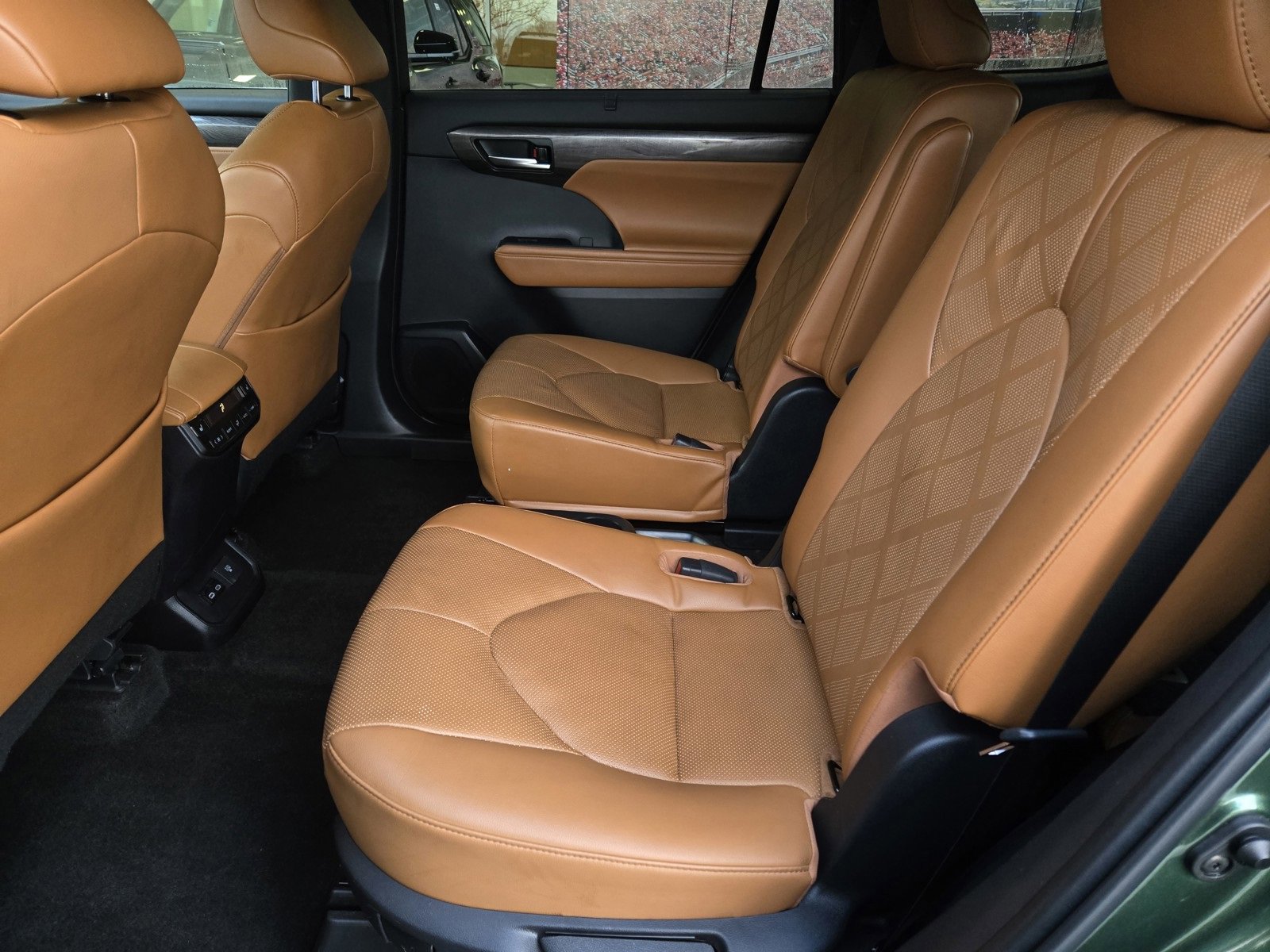 Used 2023 Toyota Highlander Platinum image 11