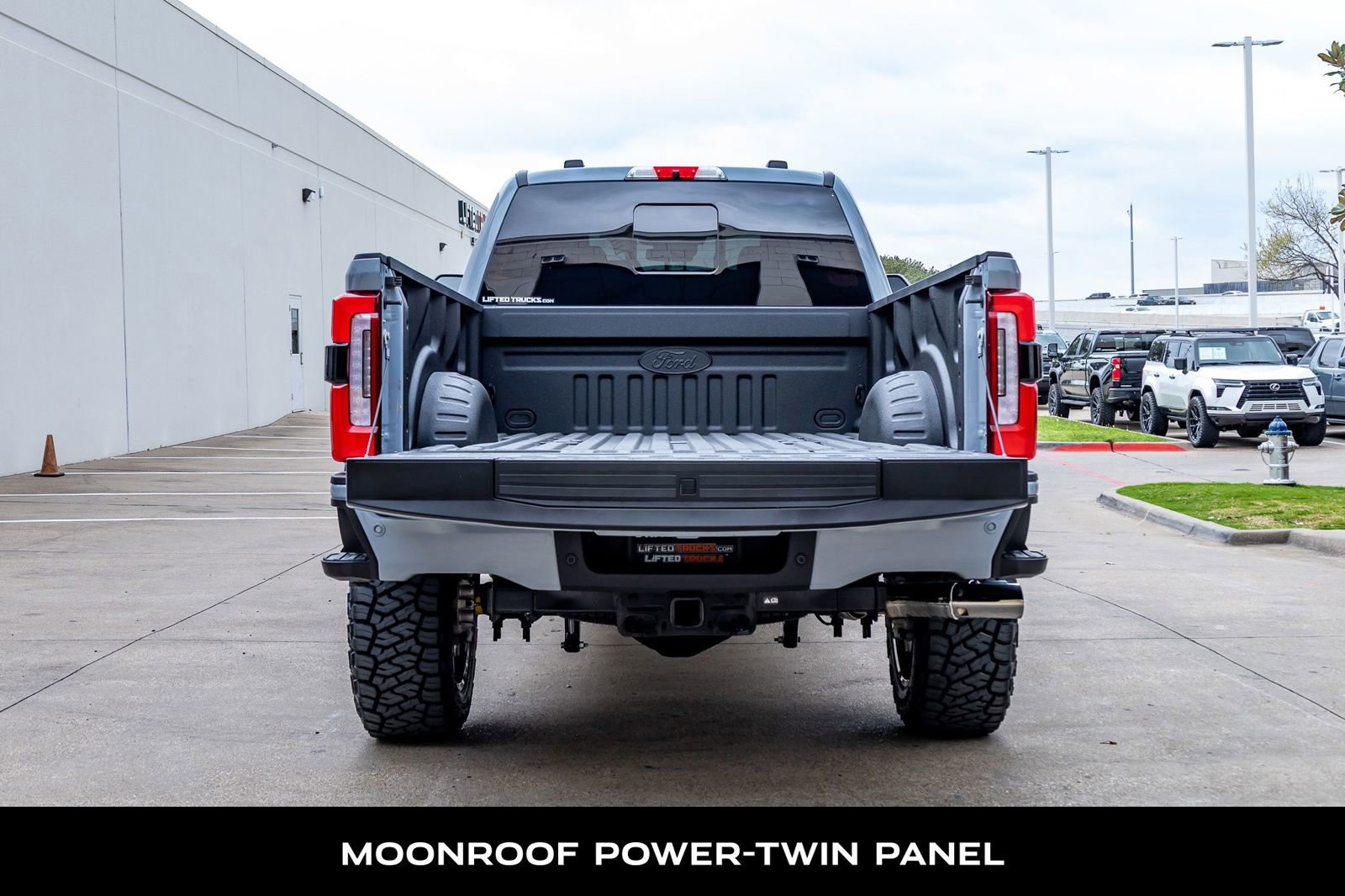 Used 2025 Ford F350 Platinum AWD/4WD image 9