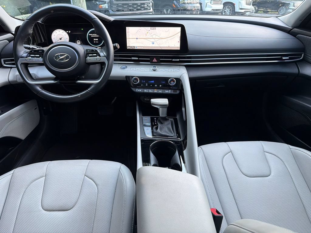 Used 2023 Hyundai Elantra Limited FWD image 22