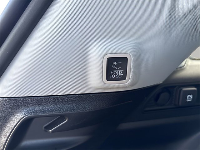 Used 2023 Jeep Grand Cherokee Limited w/ Luxury Tech Group II image 21