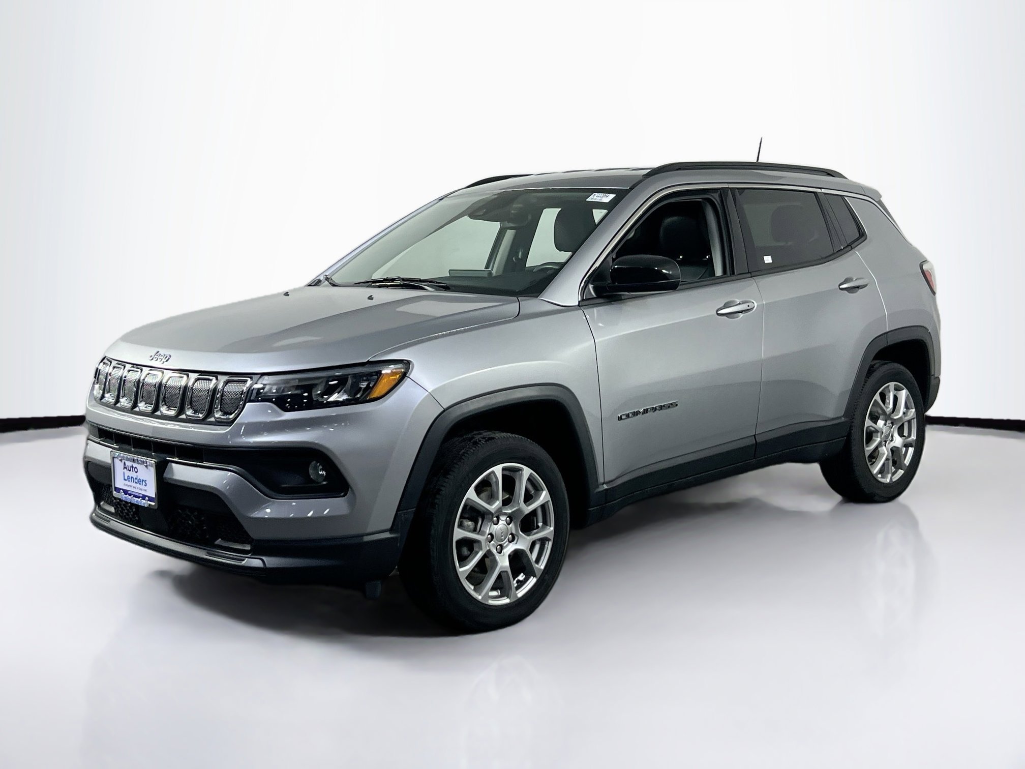 Used 2022 Jeep Compass Latitude image 1