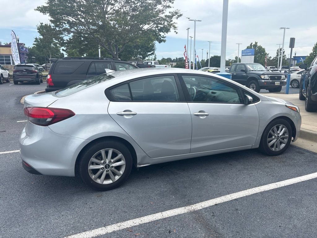Used 2017 Kia Forte LX w/ LX Popular Package FWD image 3