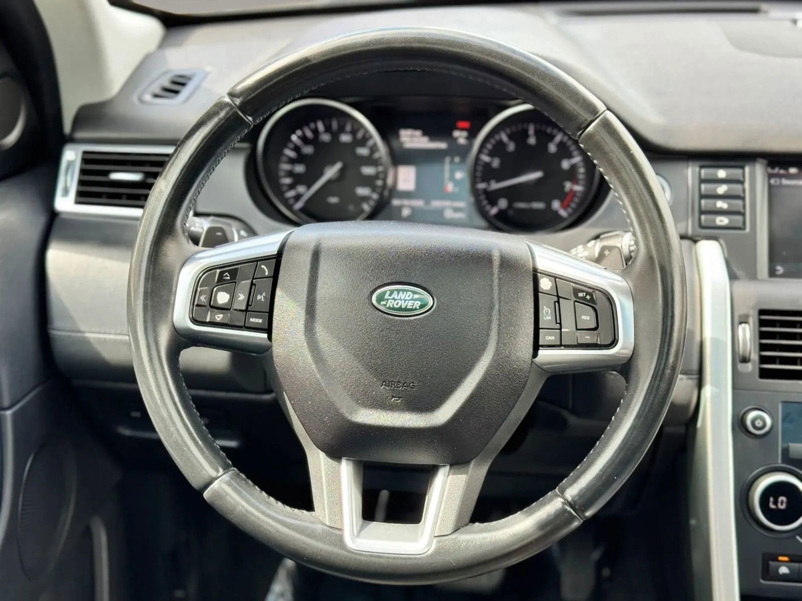 Used 2016 Land Rover Discovery Sport HSE Luxury image 29