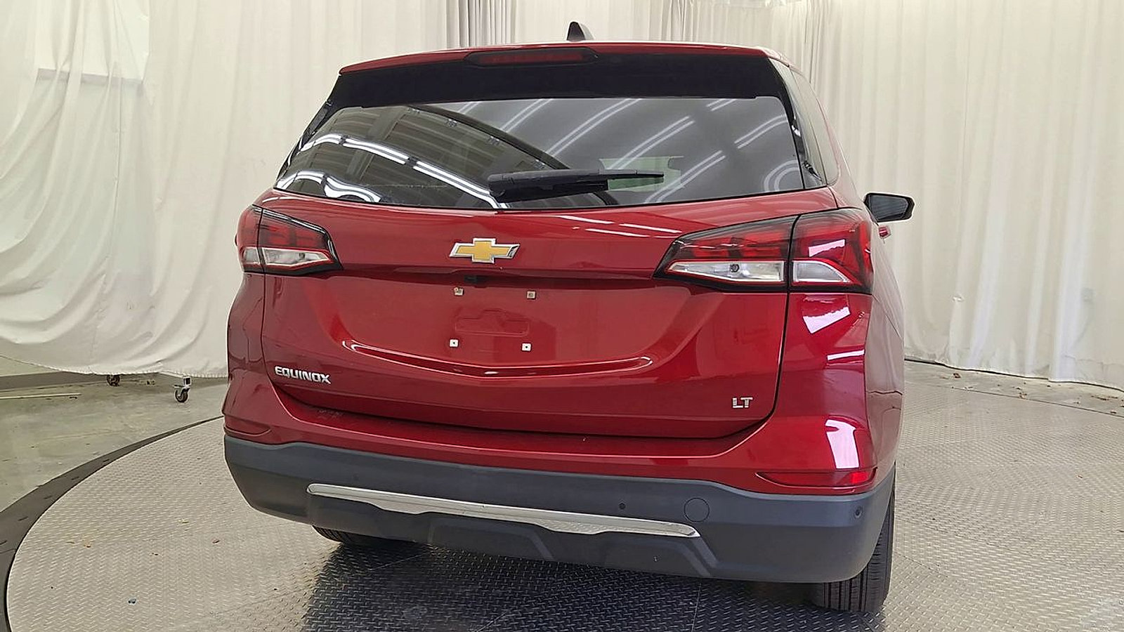 Used 2022 Chevrolet Equinox LT FWD image 2