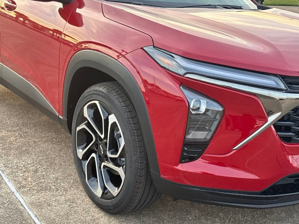 New 2026 Chevrolet Trax RS w/ Sunroof Package FWD image 5