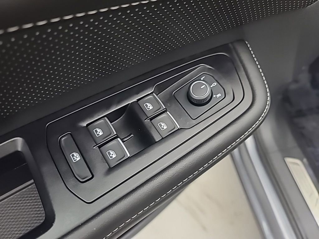 Used 2025 Volkswagen Atlas Cross Sport SE image 24