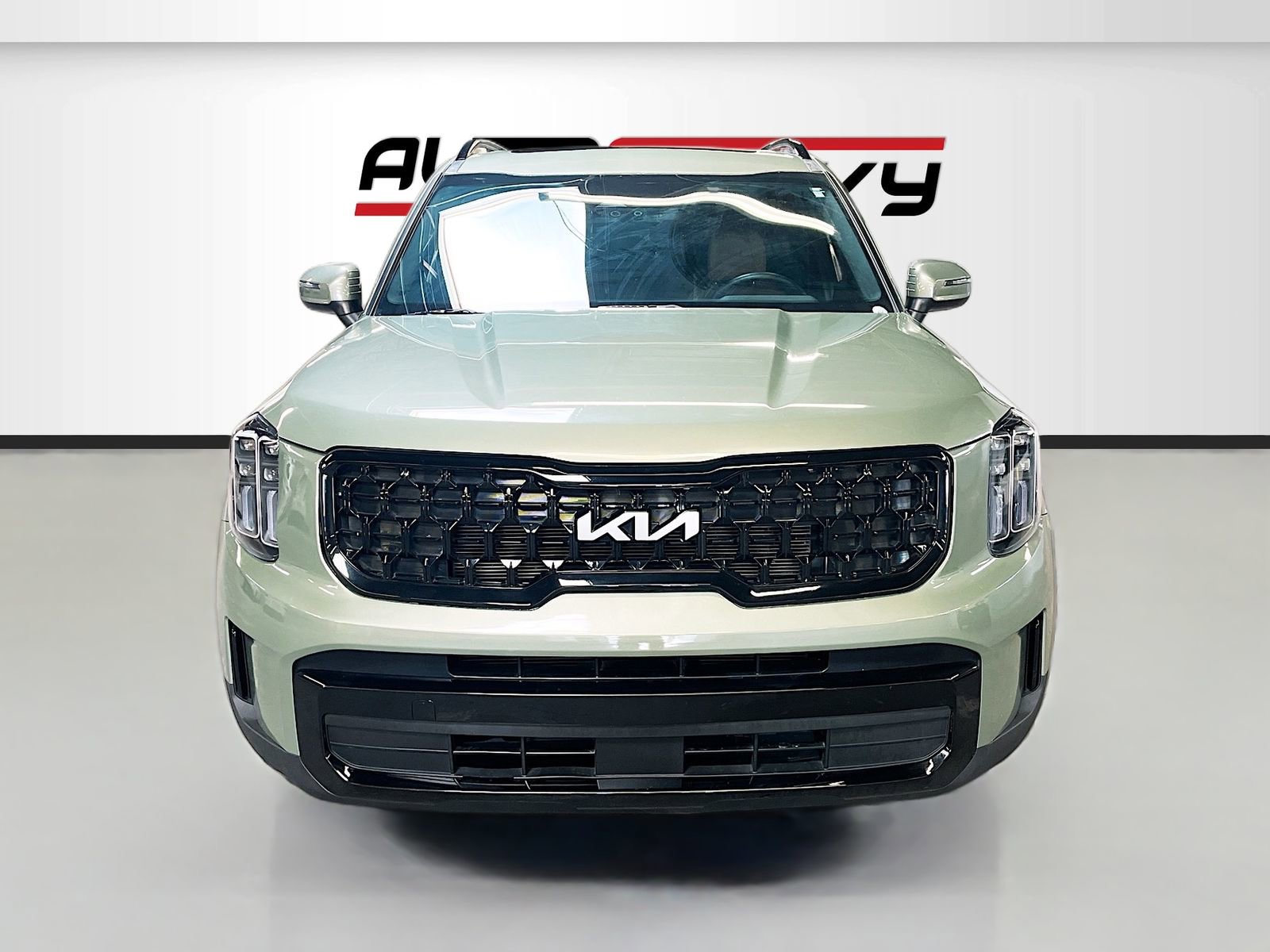 Used 2024 Kia Telluride EX X-Line AWD/4WD image 2