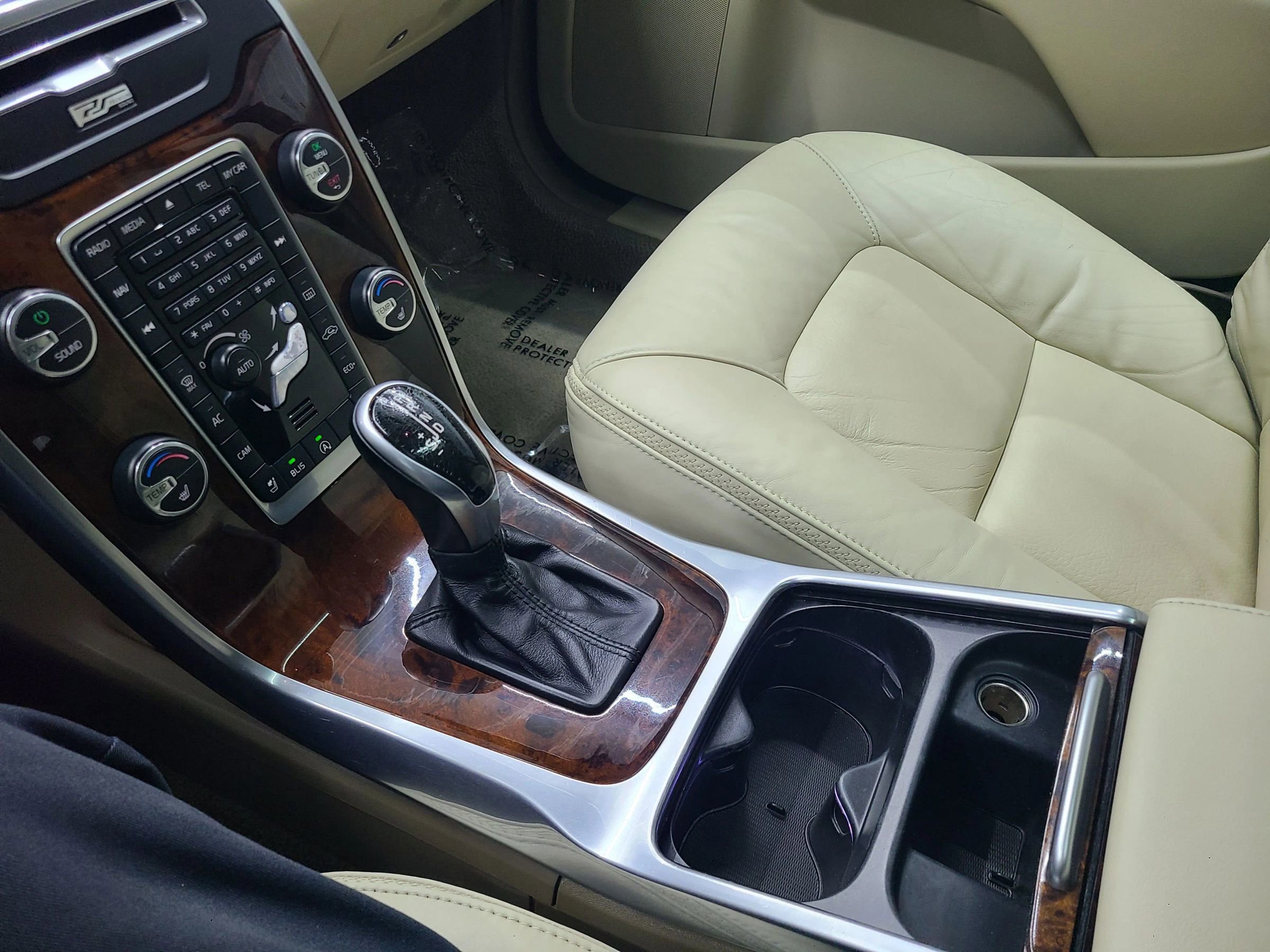 Used 2015 Volvo XC70 T5 Platinum image 27