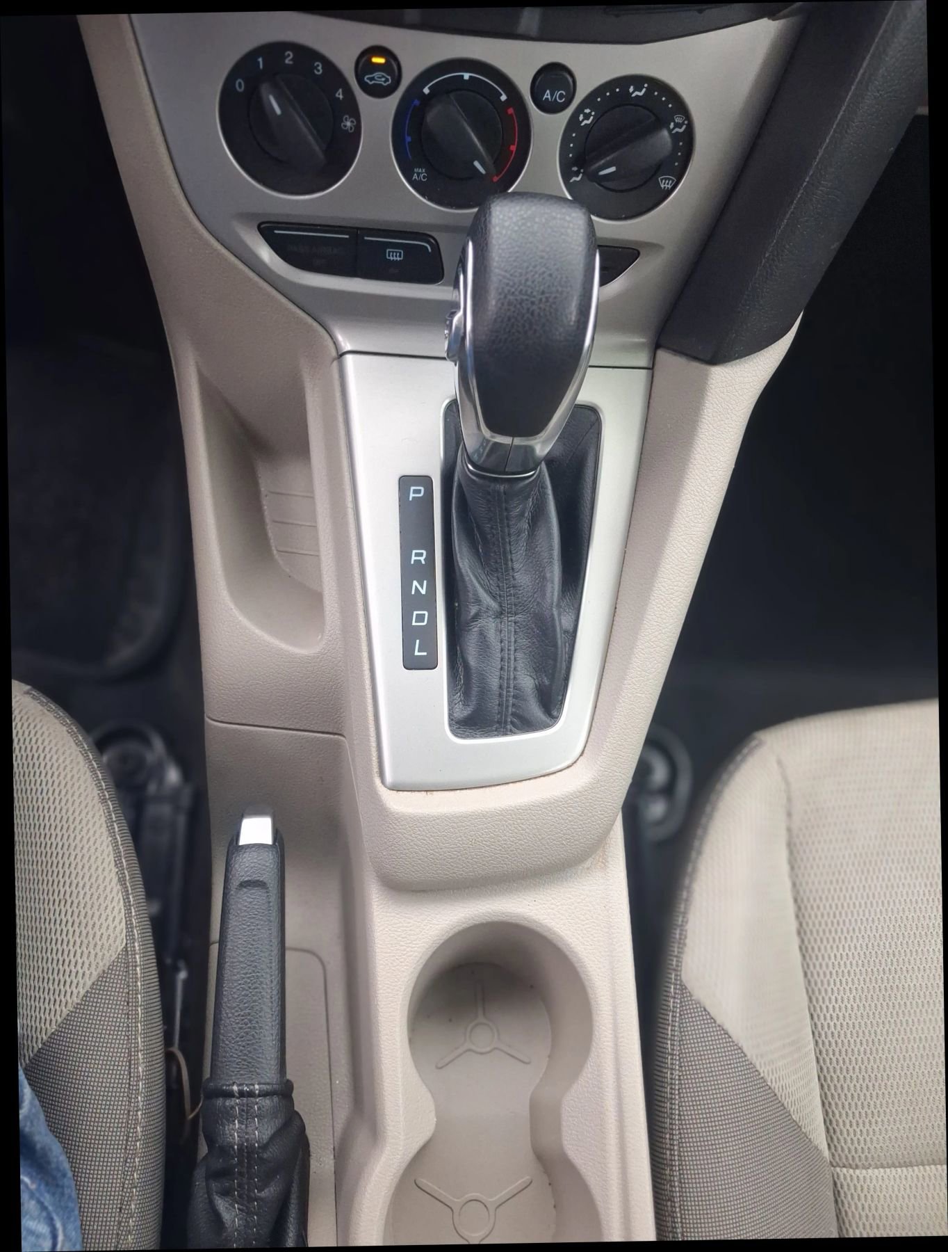 Used 2012 Ford Focus SE FWD image 12