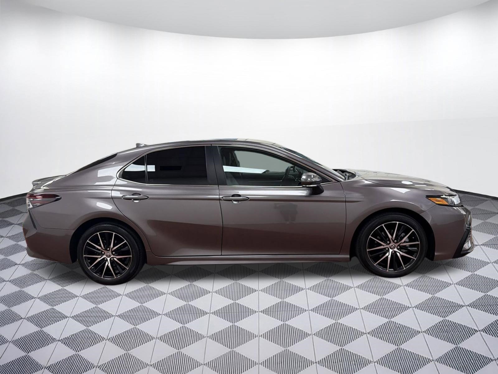 Used 2024 Toyota Camry SE AWD/4WD image 8