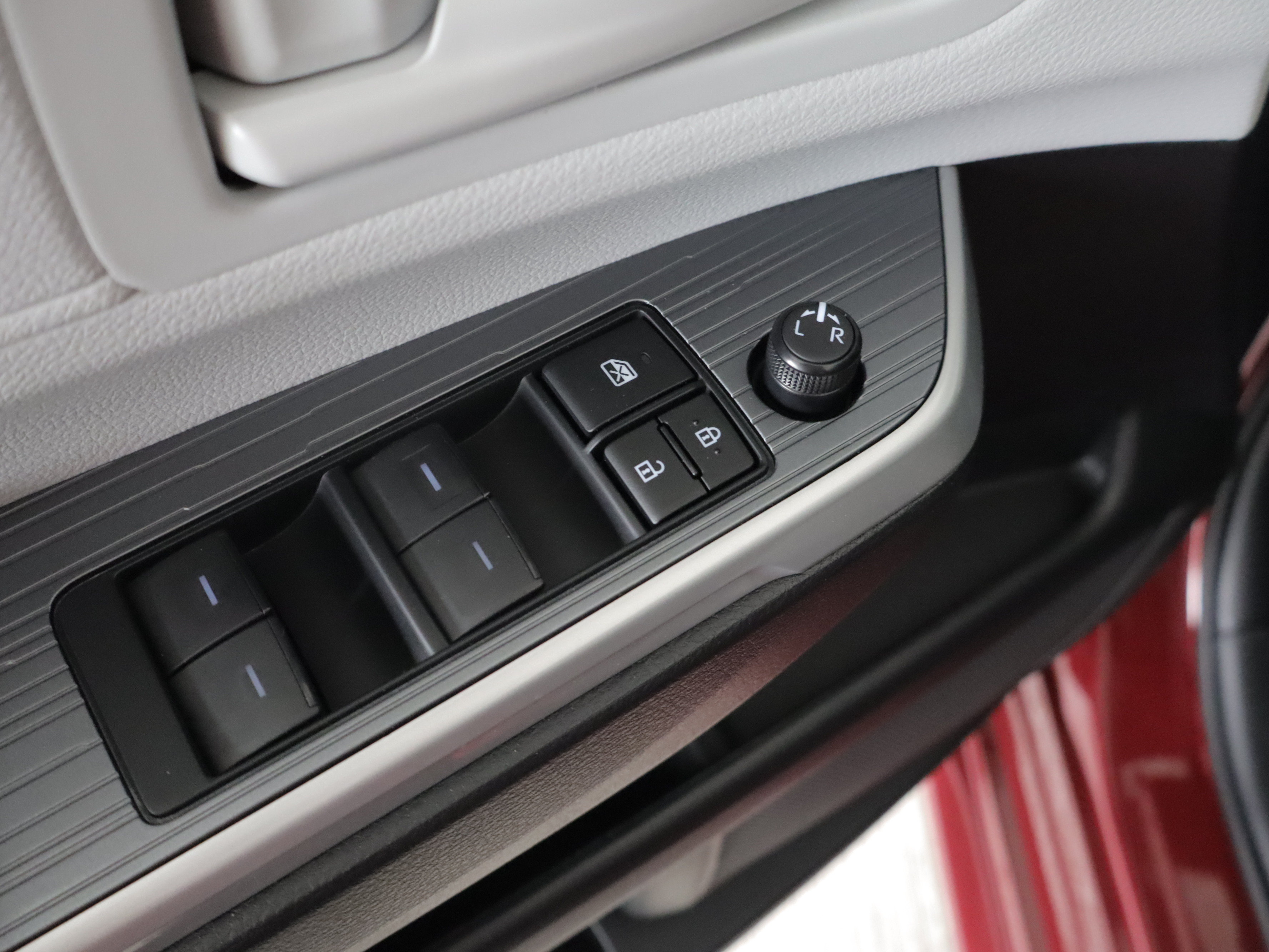 Used 2026 Toyota Sienna LE FWD image 11