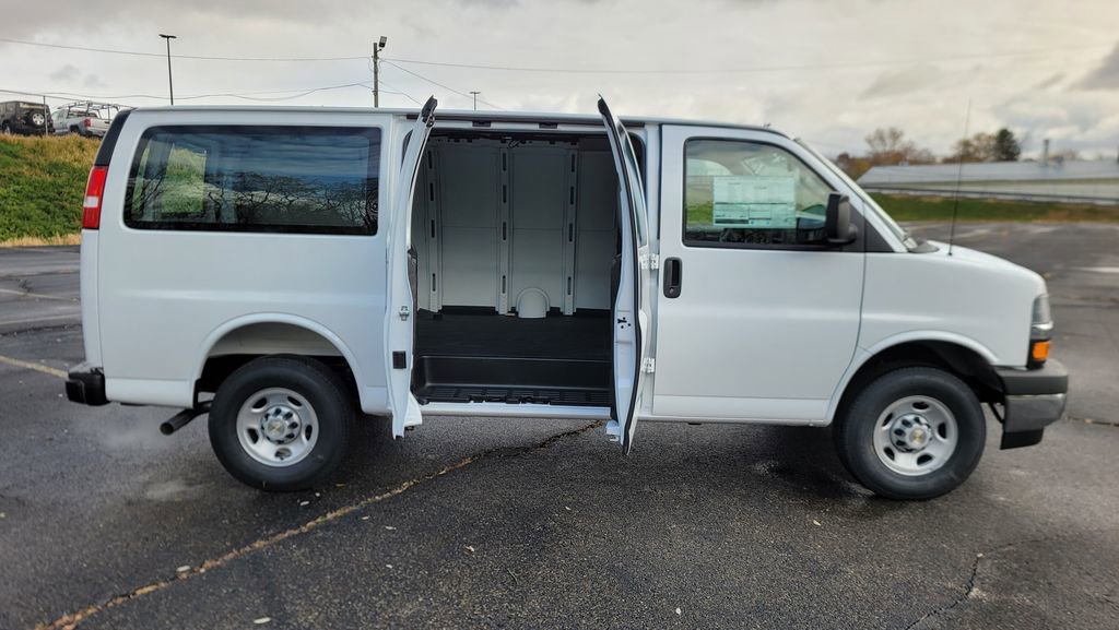 New 2025 Chevrolet Express 2500 w/ Communications Package image 15