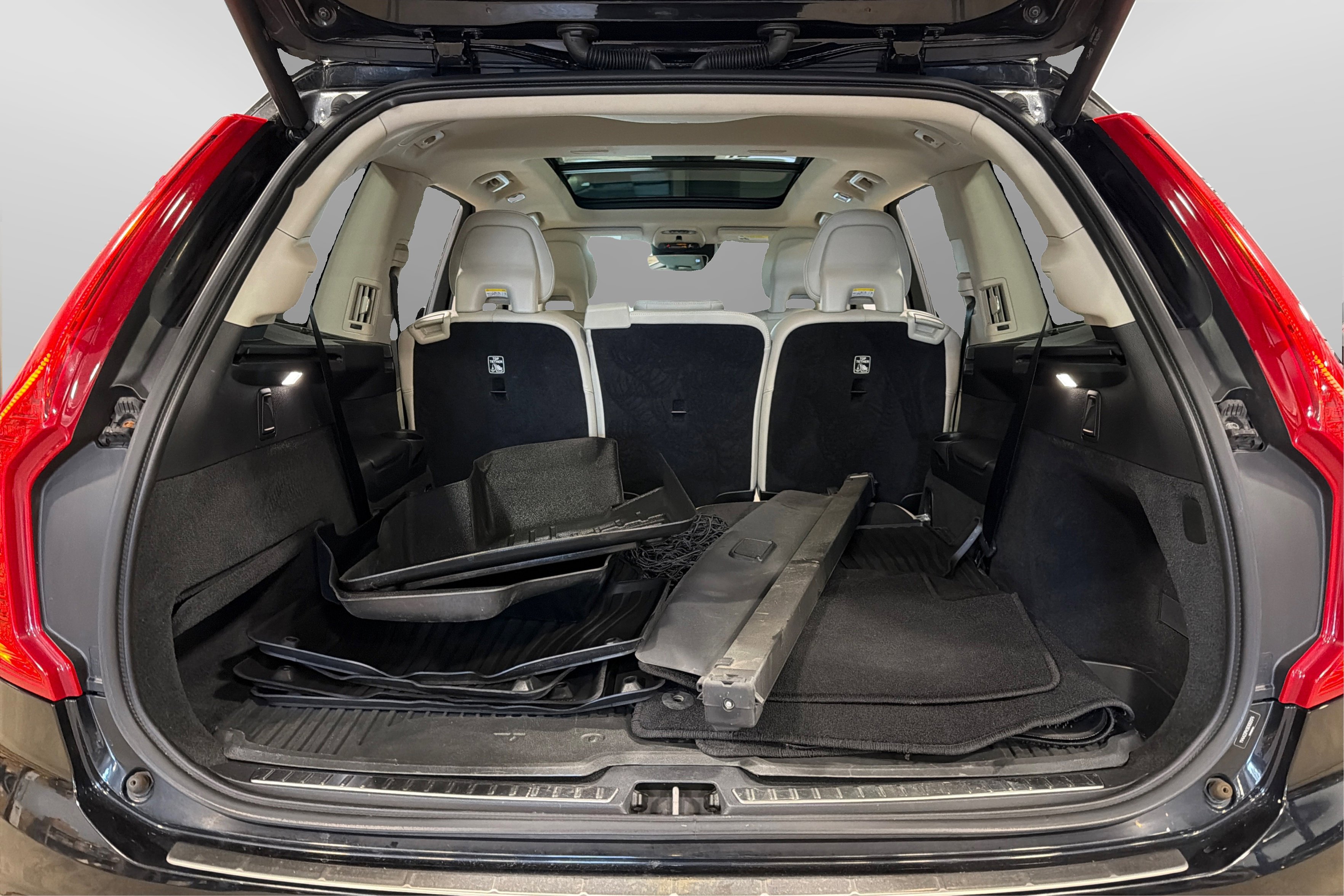 Used 2016 Volvo XC90 T6 Momentum w/ Momentum Plus Package AWD/4WD image 43