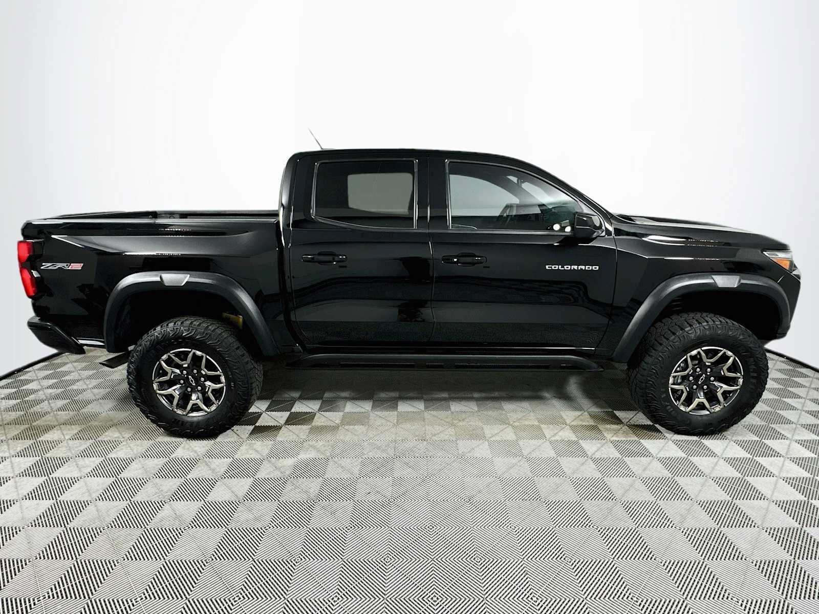 Used 2024 Chevrolet Colorado ZR2 w/ Safety Package AWD/4WD image 8