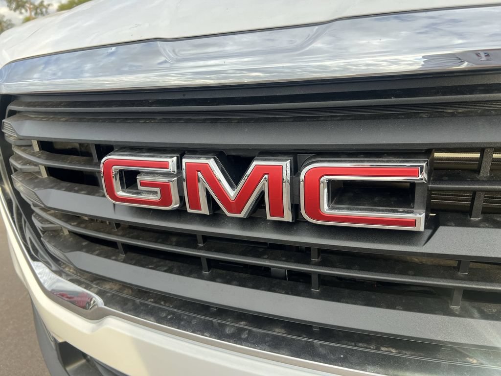 Used 2024 GMC Terrain SLE FWD image 29