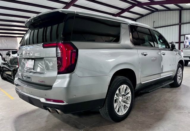 Used 2025 GMC Yukon XL Denali image 2