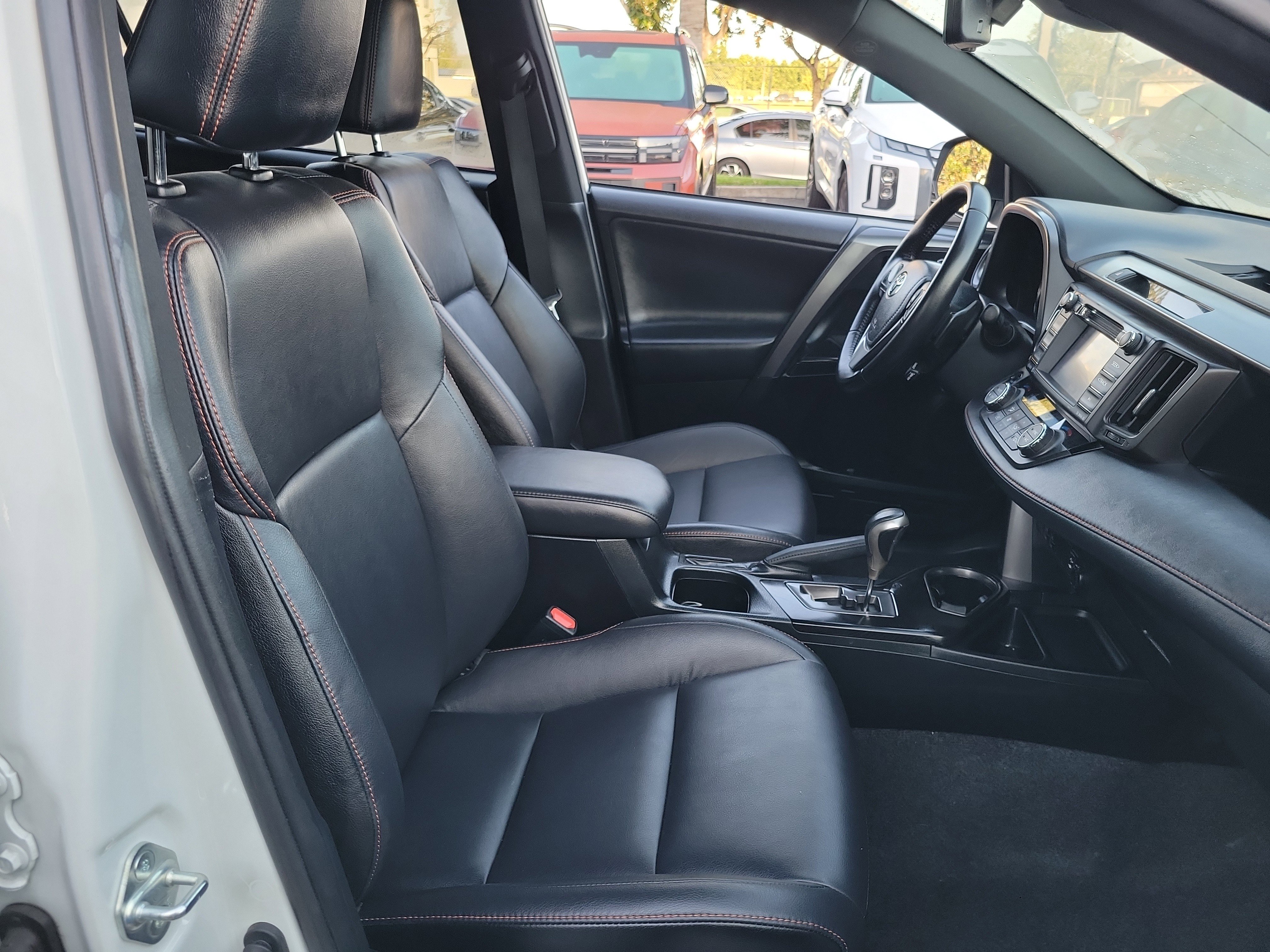 Used 2018 Toyota RAV4 SE w/ Power Extra Value Package FWD image 23
