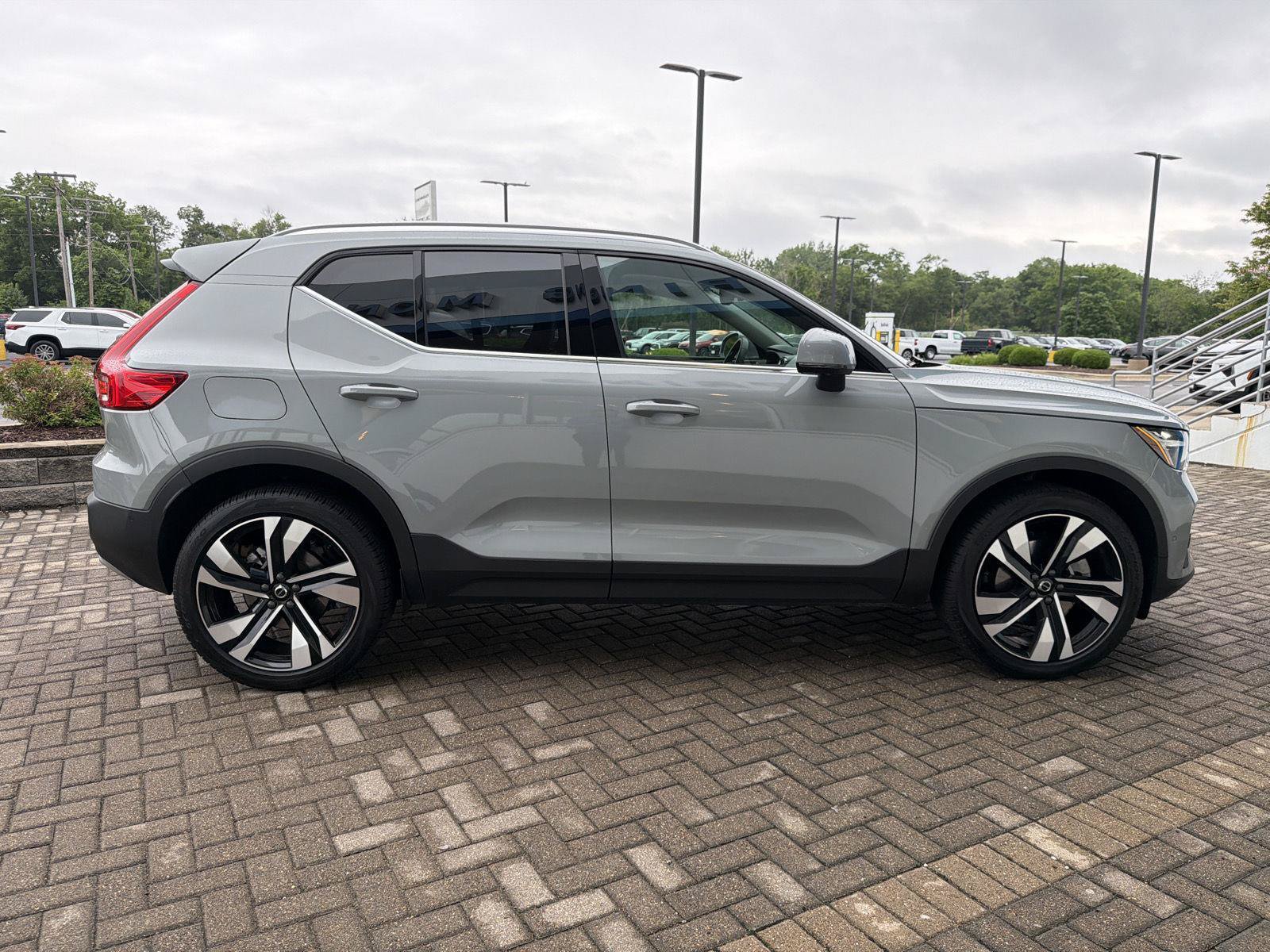 Used 2024 Volvo XC40 B5 Ultimate w/ Protection Package Premier AWD/4WD image 6