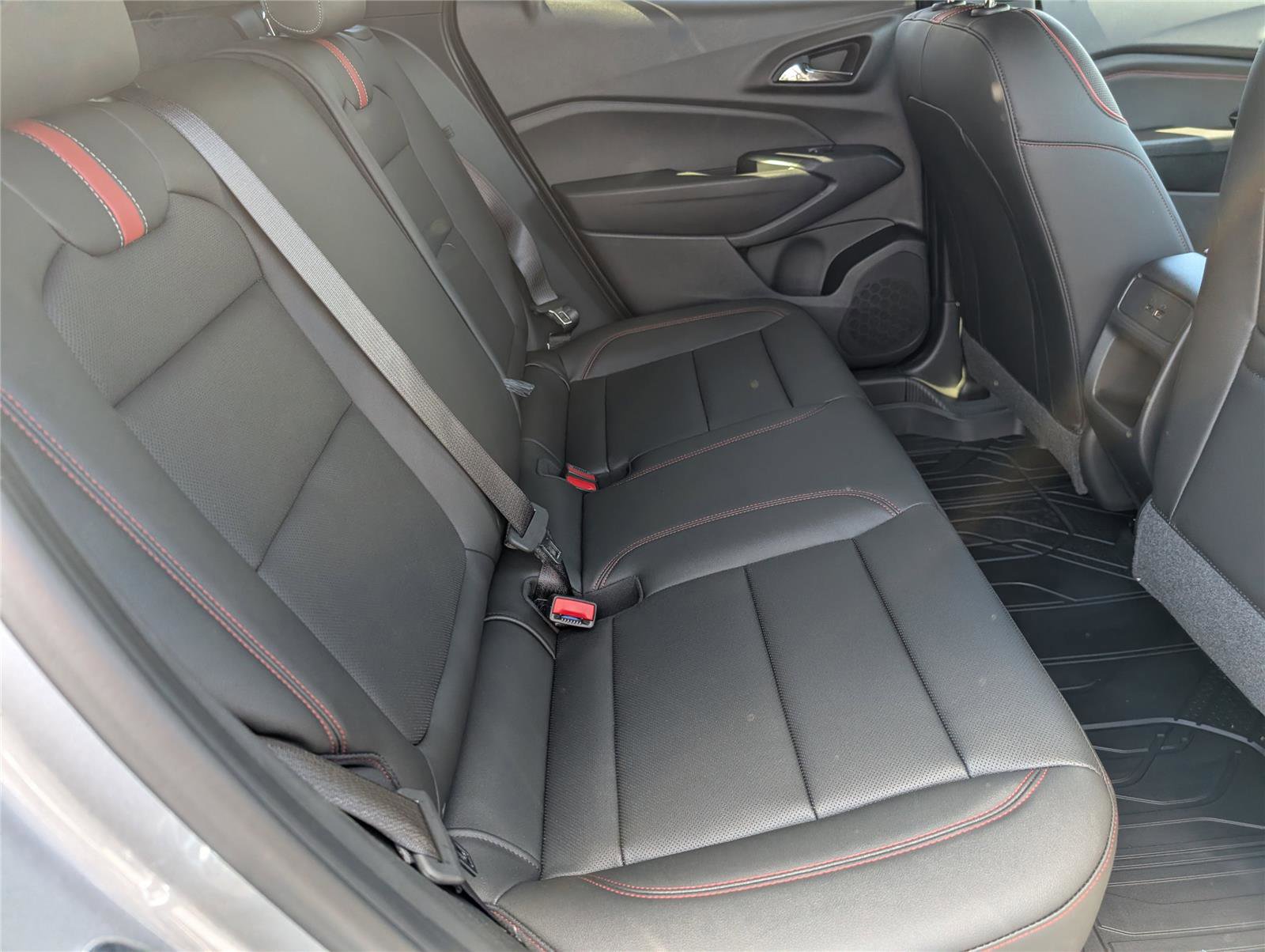 New 2026 Chevrolet Trax RS w/ Sunroof Package image 18