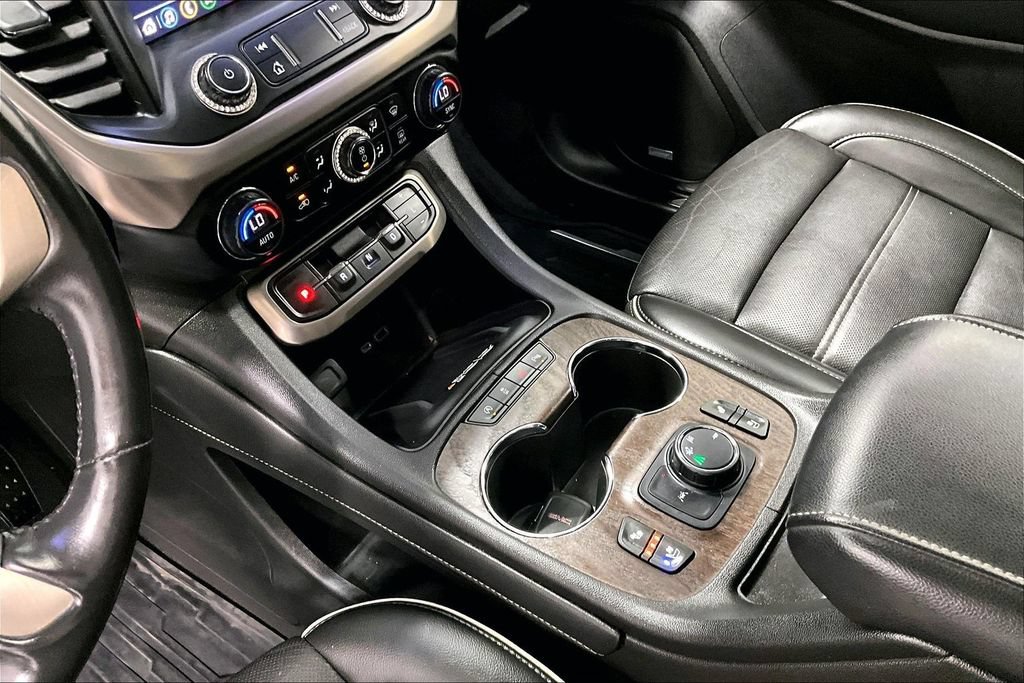 Used 2022 GMC Acadia Denali w/ Denali Ultimate Package FWD image 17
