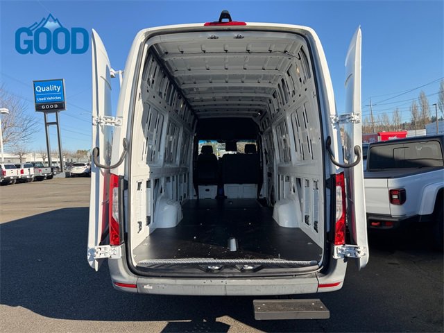 Used 2020 Mercedes-Benz Sprinter 2500 image 28