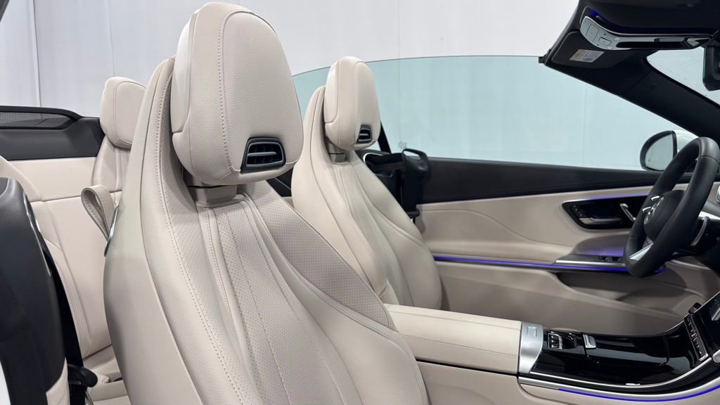 Used 2024 Mercedes-Benz CLE 300 4MATIC Cabriolet image 26