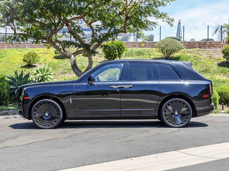 Used 2021 Rolls-Royce Cullinan Black Badge AWD/4WD image 3
