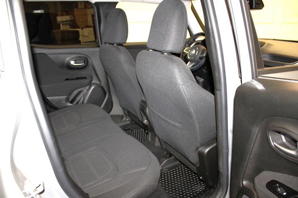 Used 2020 Jeep Renegade Latitude w/ Cold Weather Group image 30