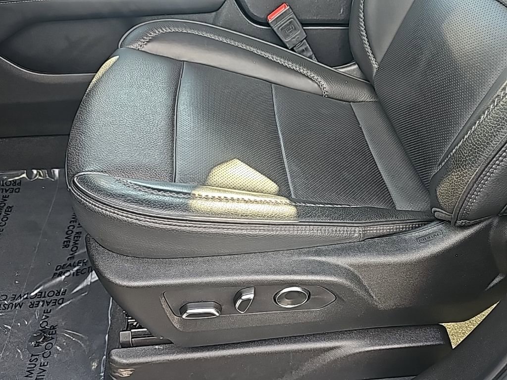 Certified 2025 GMC Yukon Denali image 12