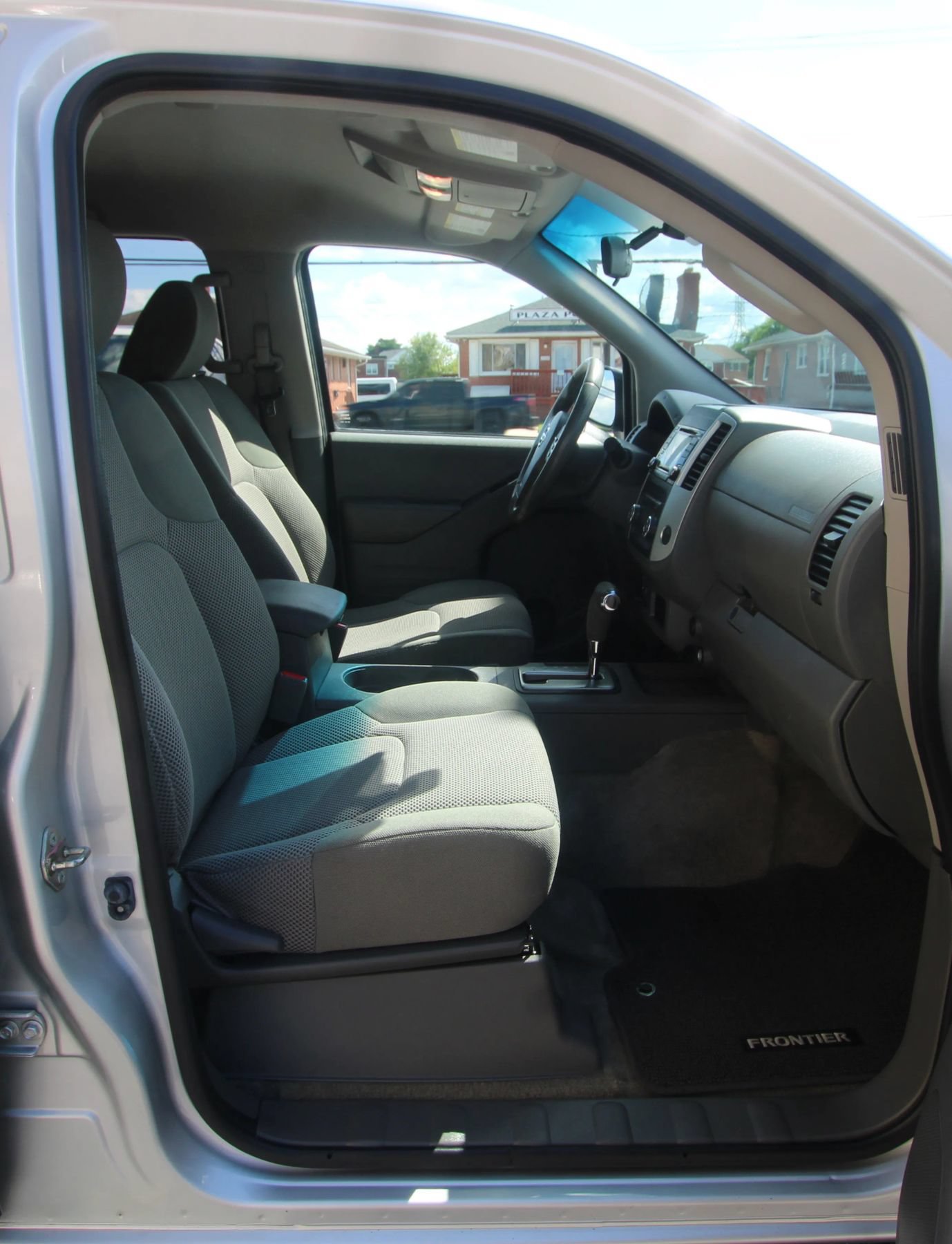 Used 2018 Nissan Frontier SV AWD/4WD image 10