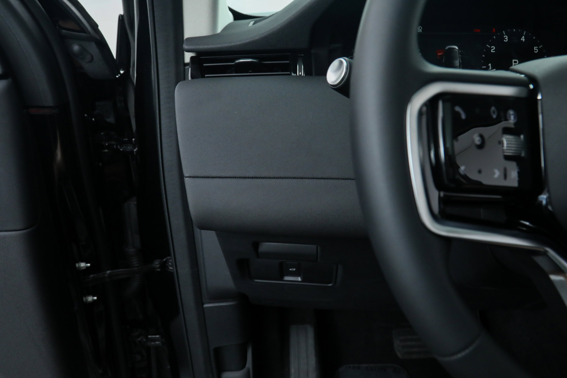 Used 2024 Land Rover Discovery Sport S image 28