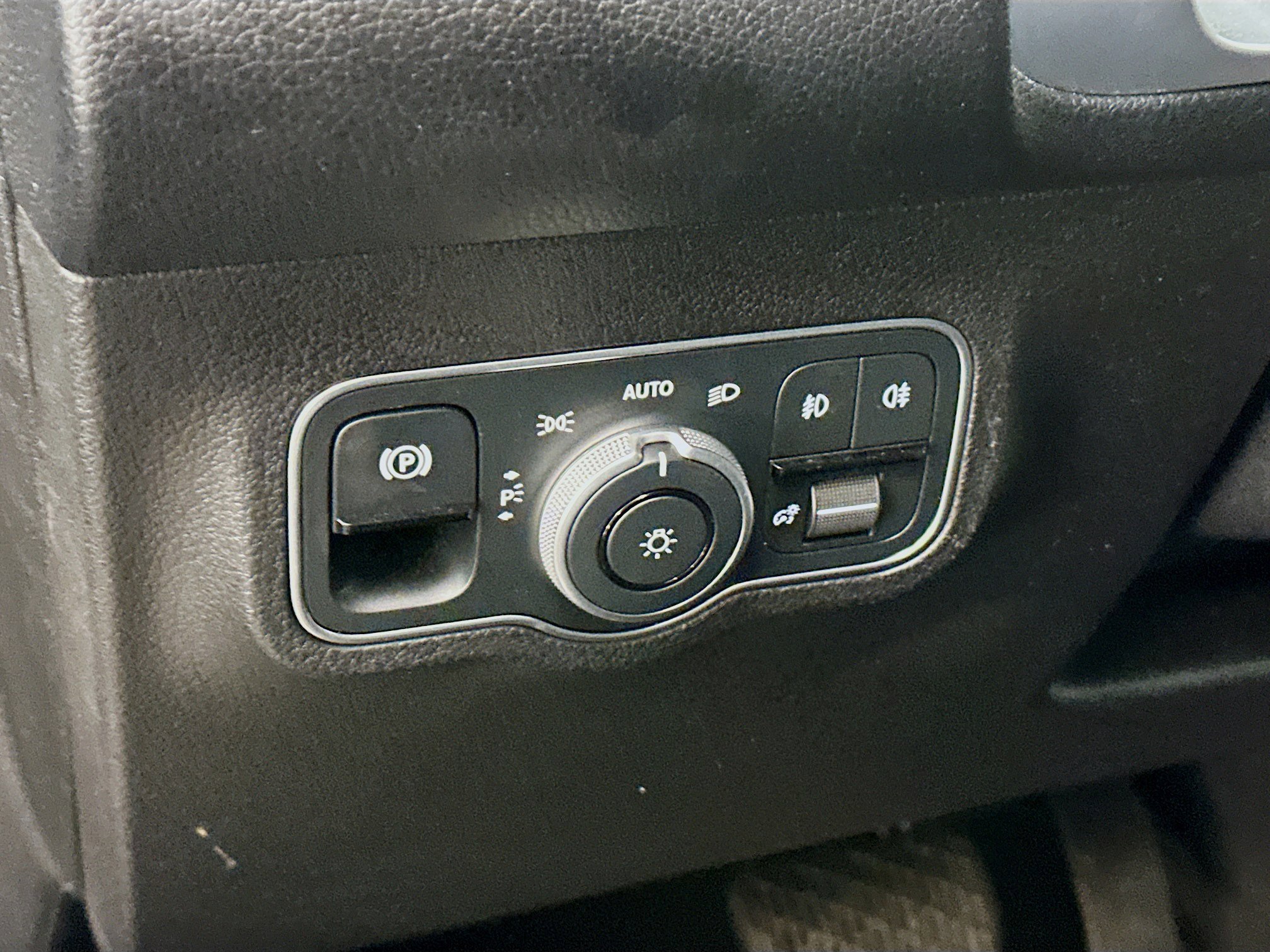 Used 2023 Mercedes-Benz GLB 250 4MATIC image 17