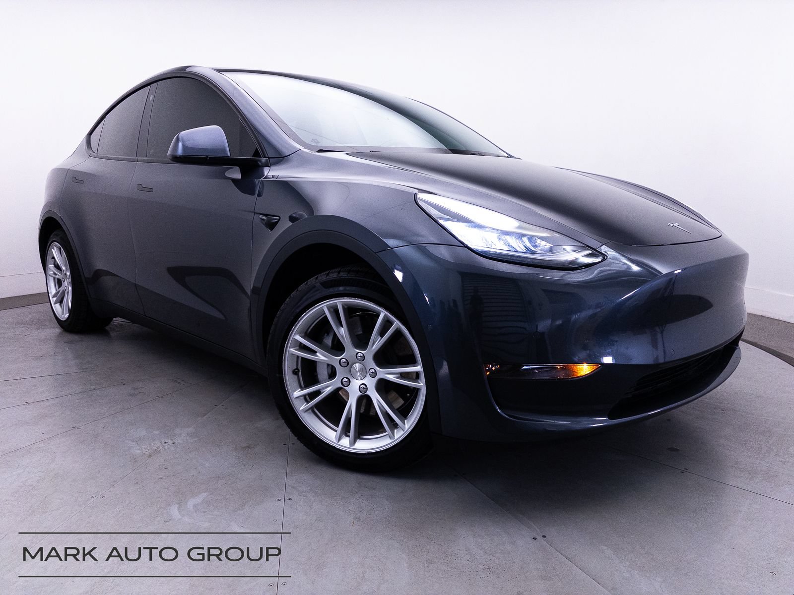 Used 2021 Tesla Model Y Long Range AWD/4WD image 1