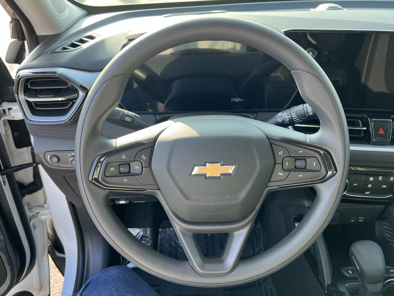 Used 2025 Chevrolet TrailBlazer LT w/ Driver Confidence Package image 17