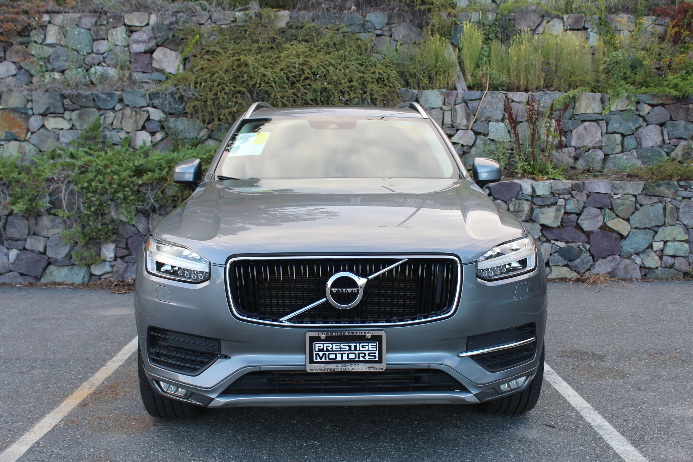 Used 2016 Volvo XC90 T6 Momentum w/ Momentum Plus Package AWD/4WD image 3