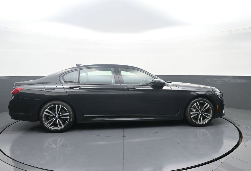 Used 2022 BMW 740i xDrive w/ M Sport Package image 8