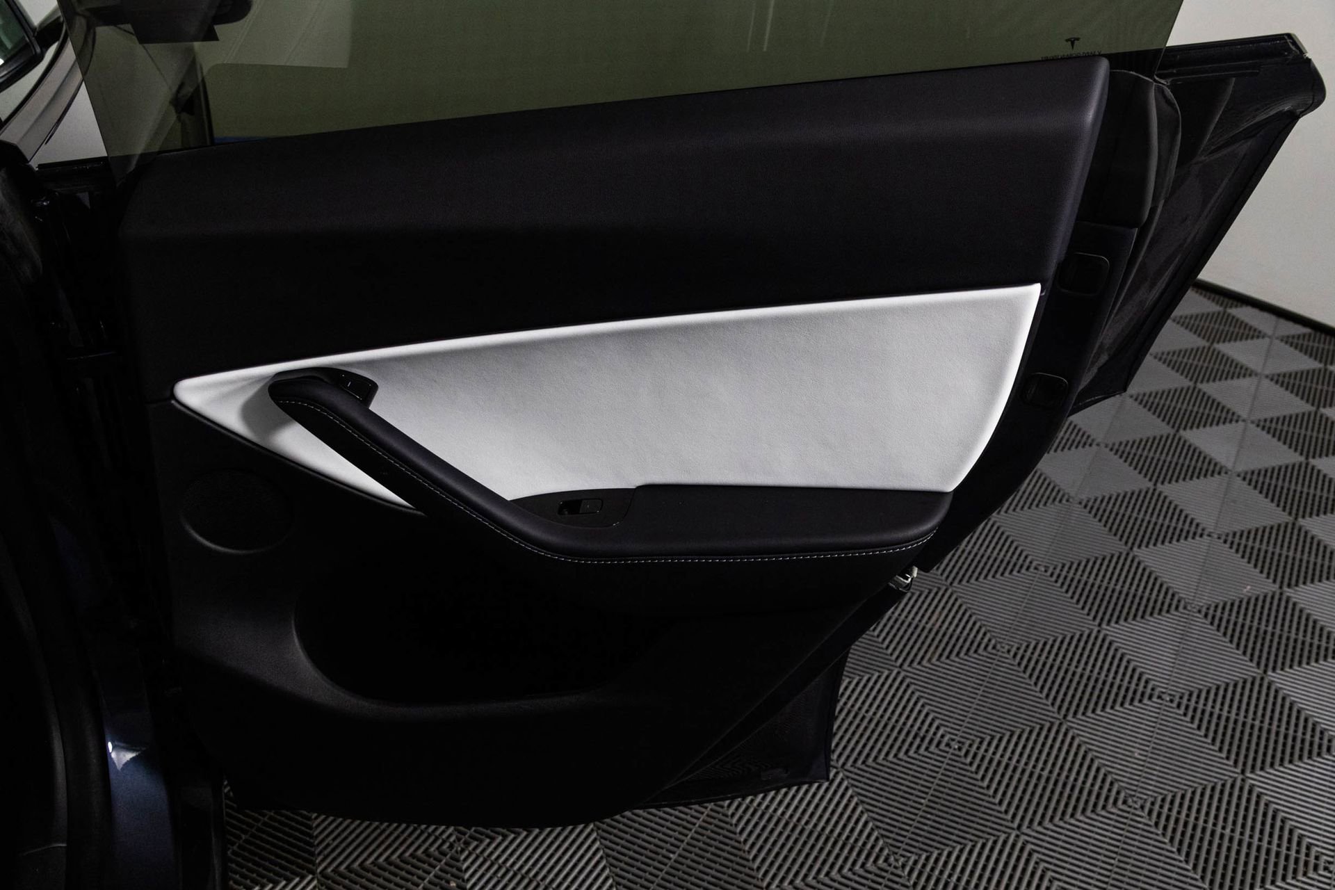 Used 2020 Tesla Model Y Long Range image 39