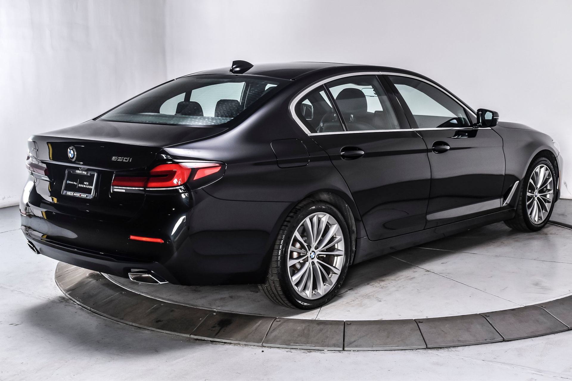 Used 2023 BMW 530i xDrive w/ Premium Package AWD/4WD image 6