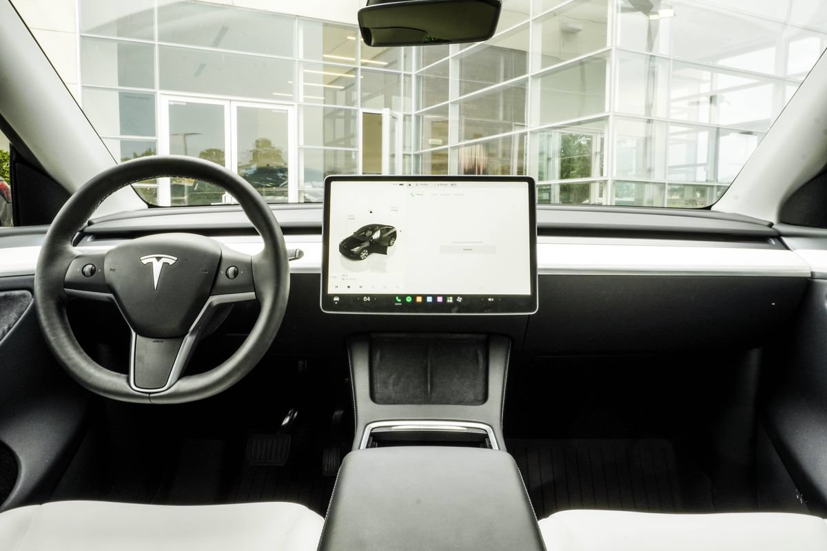 Used 2024 Tesla Model Y Long Range AWD/4WD image 5