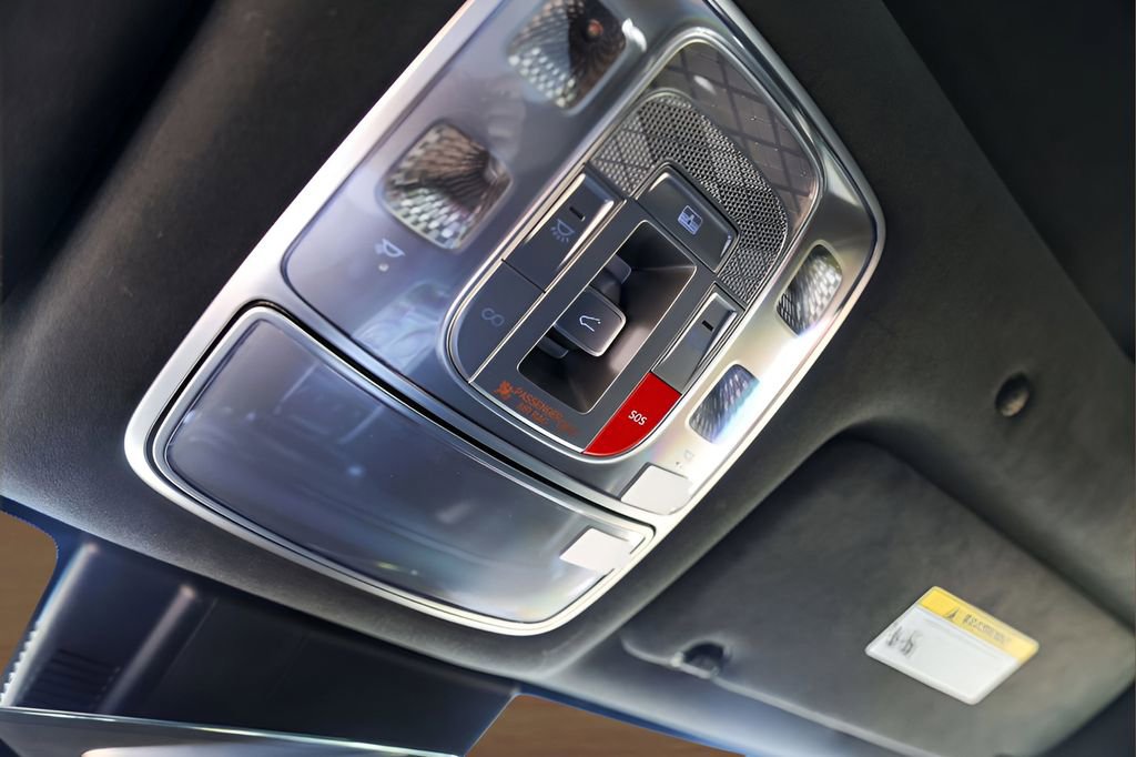 Used 2025 Genesis G90 3.5T image 22