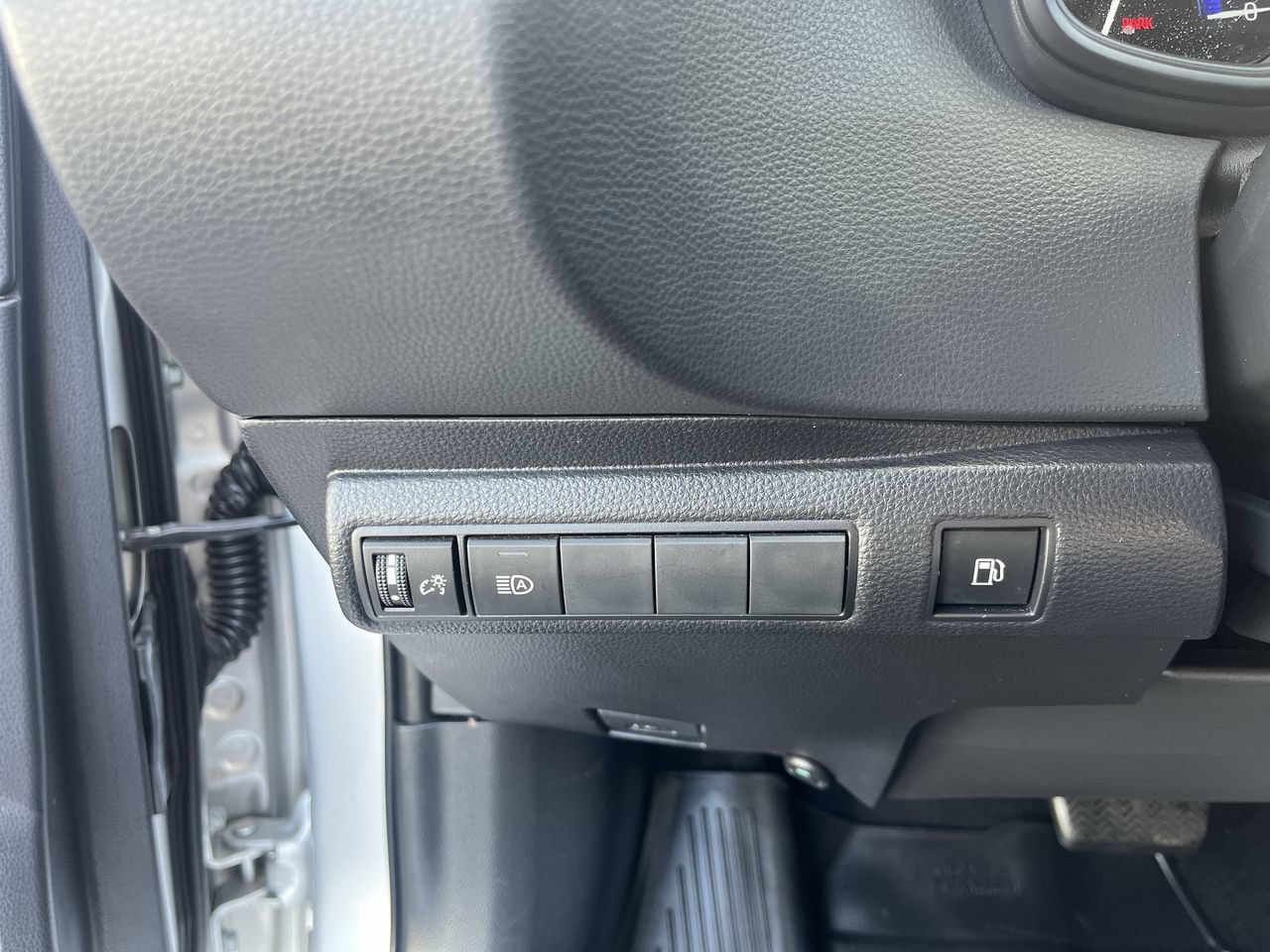 Used 2022 Toyota Corolla LE FWD image 16