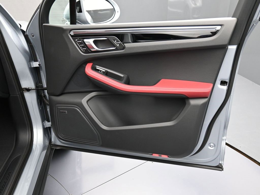 New 2026 Porsche Macan image 28