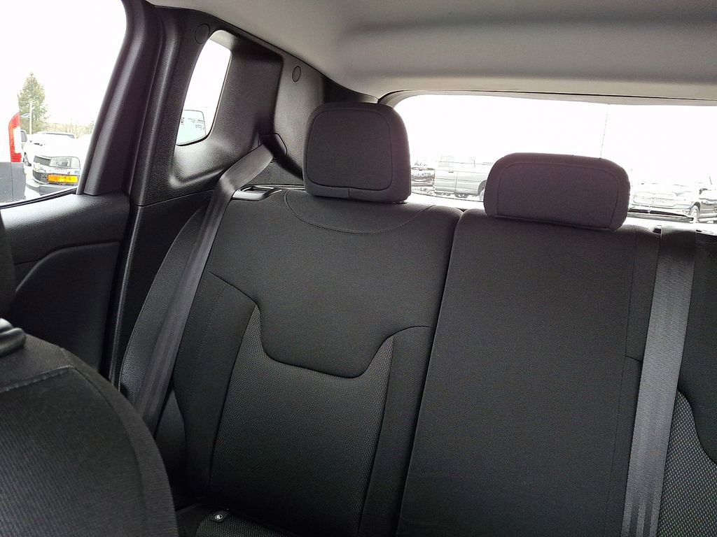Used 2023 Jeep Renegade Latitude AWD/4WD image 19