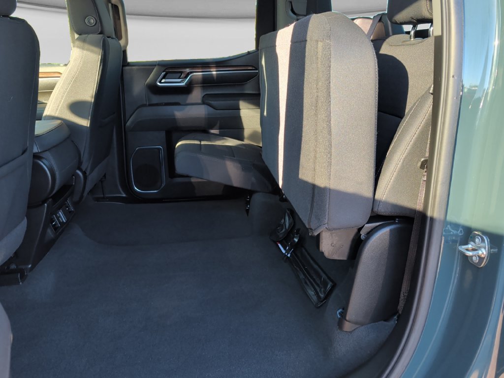 Used 2025 Chevrolet Silverado 1500 LT AWD/4WD image 33