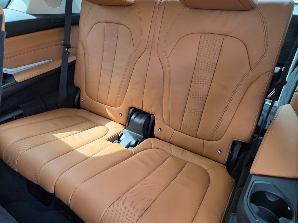 Used 2022 BMW X7 xDrive40i w/ Premium Package AWD/4WD image 17