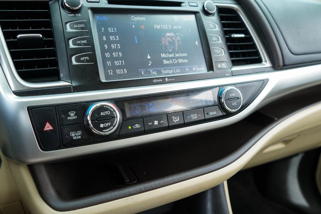 Used 2015 Toyota Highlander XLE image 23