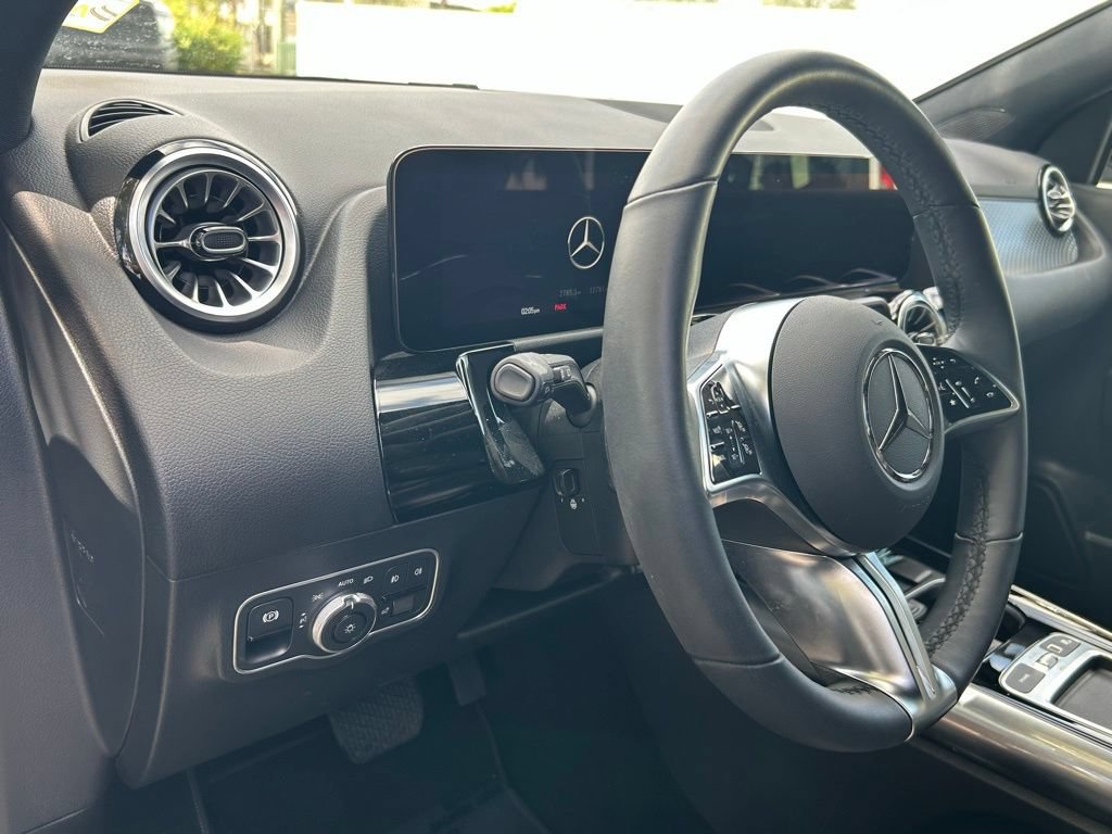 Used 2025 Mercedes-Benz GLA 250 4MATIC image 17