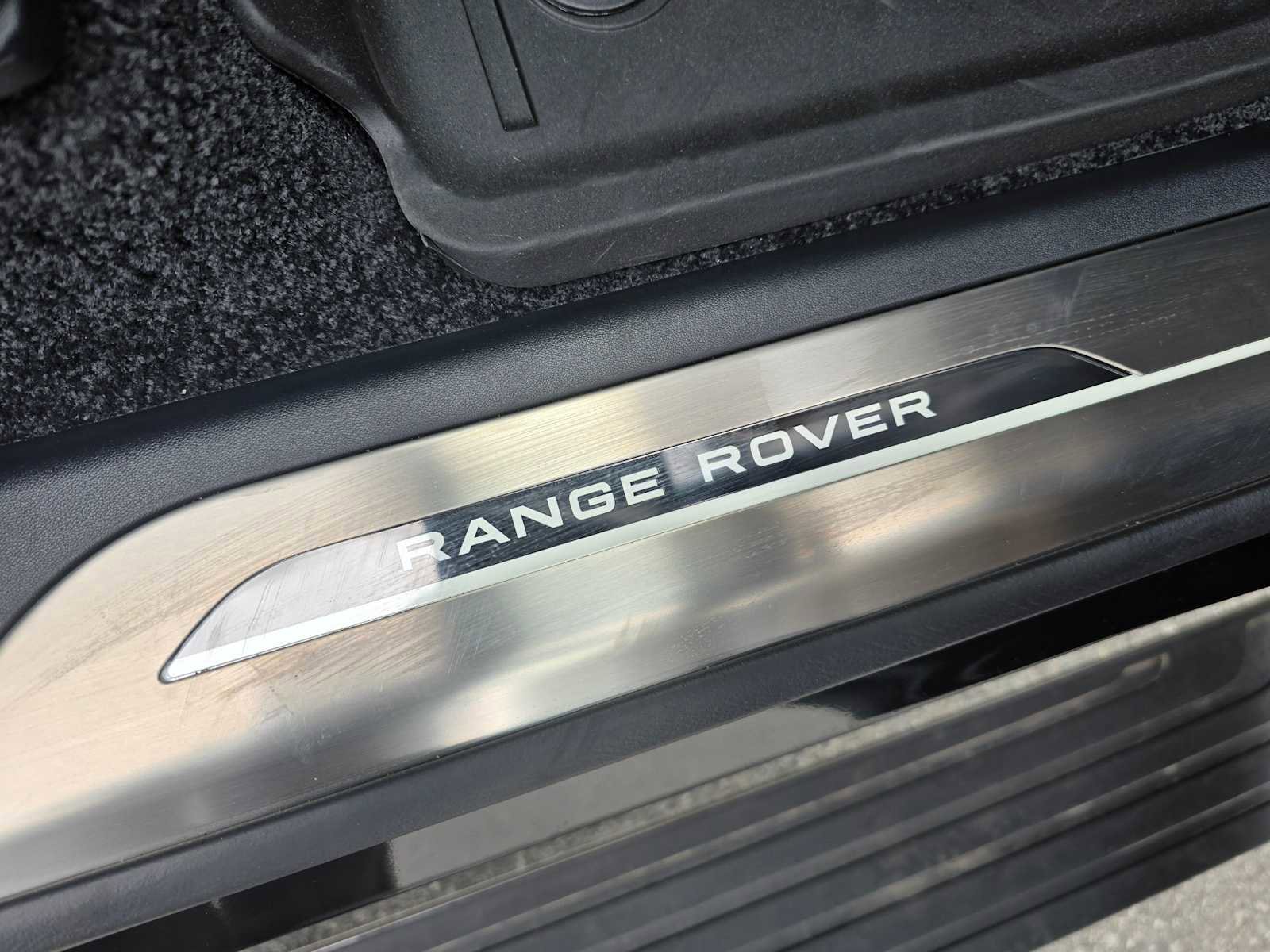 New 2025 Land Rover Range Rover Long Wheelbase SE image 12
