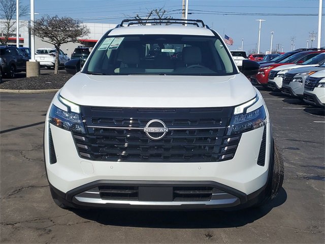 New 2026 Nissan Pathfinder SL image 2