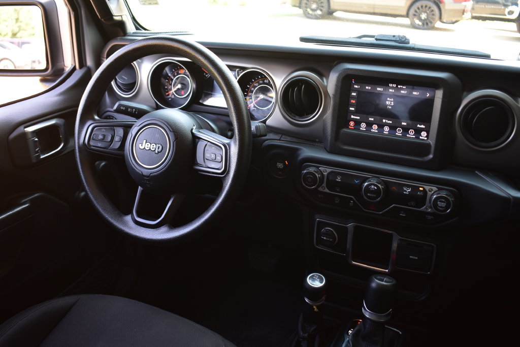 Used 2022 Jeep Wrangler Sport AWD/4WD image 30